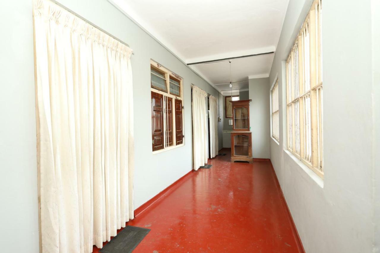Jaffna Premier Inn Ngoại thất bức ảnh