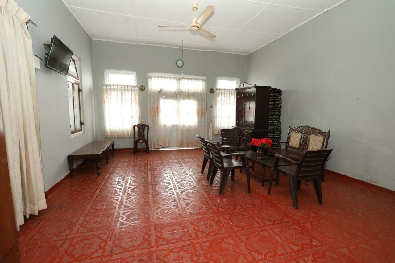 Jaffna Premier Inn Ngoại thất bức ảnh