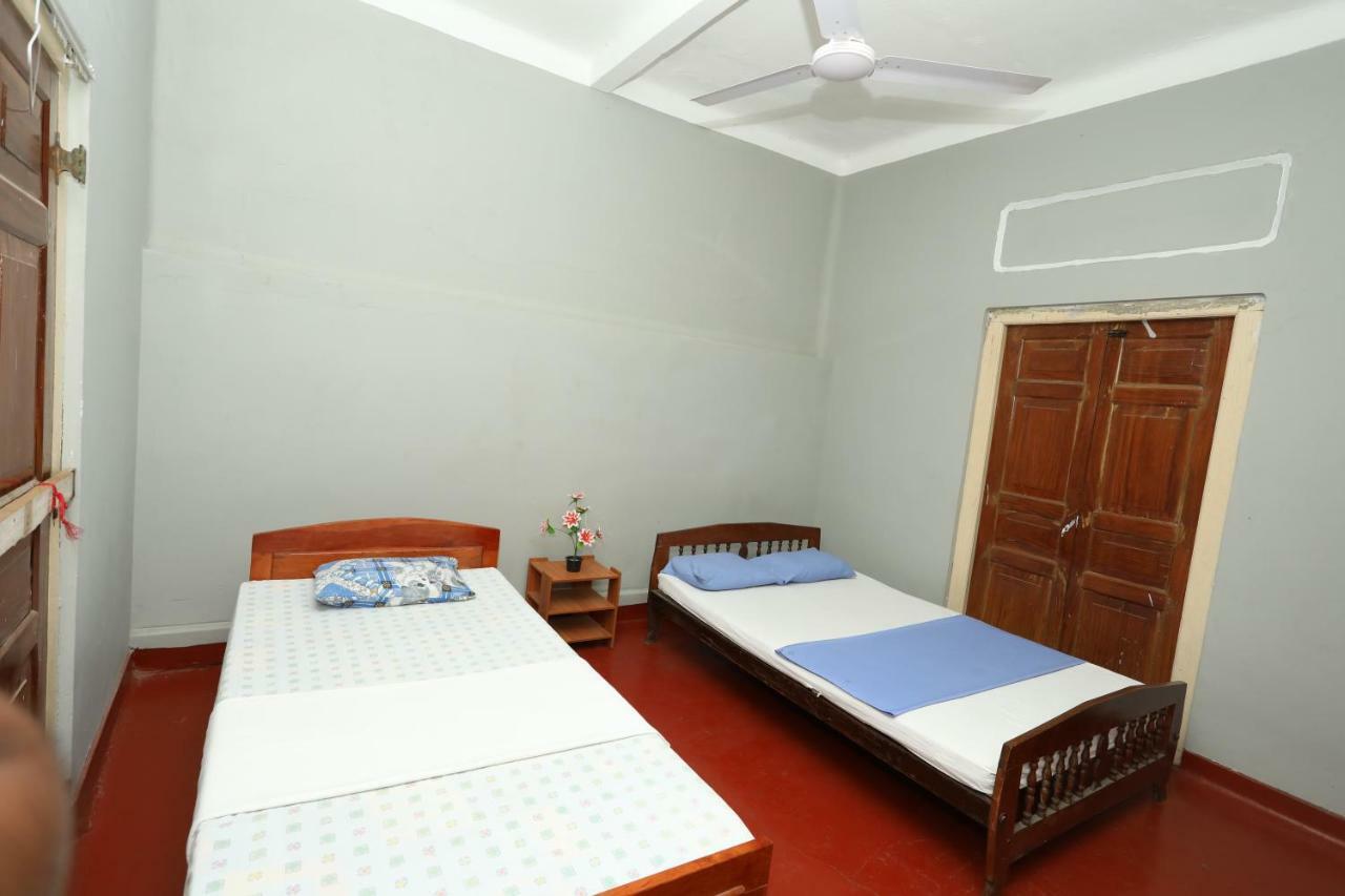 Jaffna Premier Inn Ngoại thất bức ảnh
